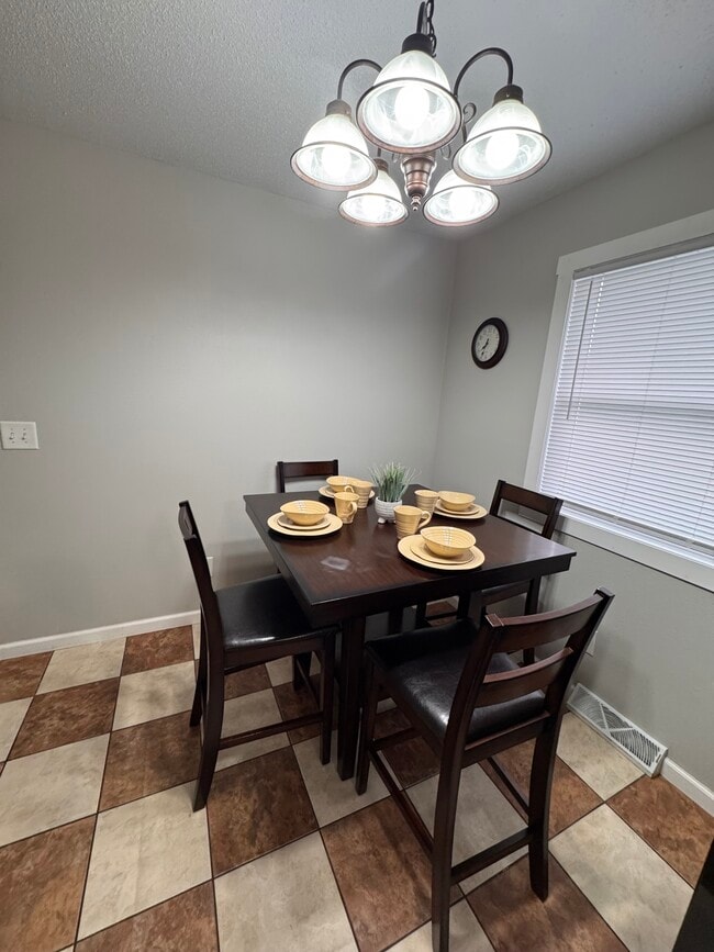 Building Photo - 1005 21st St S