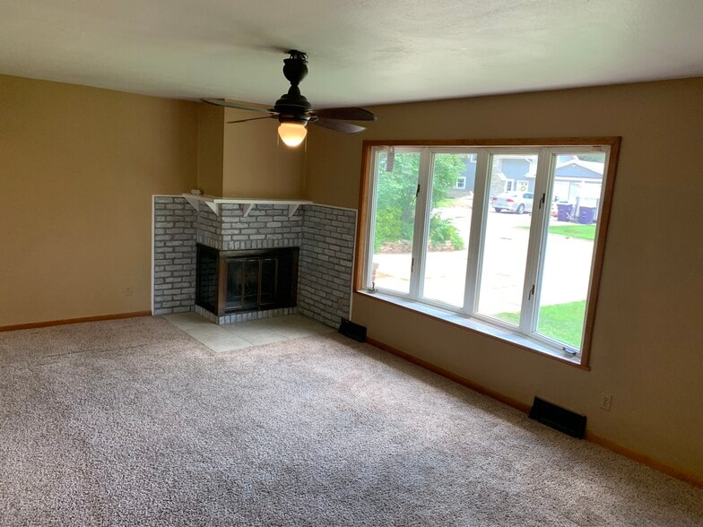 Building Photo - 2212 Cedar Acres Dr