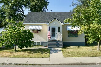 Building Photo - Super Cute 4 Bedroom in Medical District