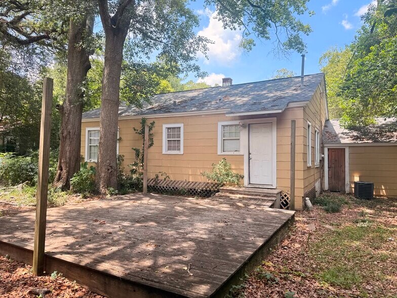 Building Photo - 111 Westridge Dr
