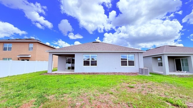 Building Photo - Charming Deltona 4/2 Ready for Move-in!