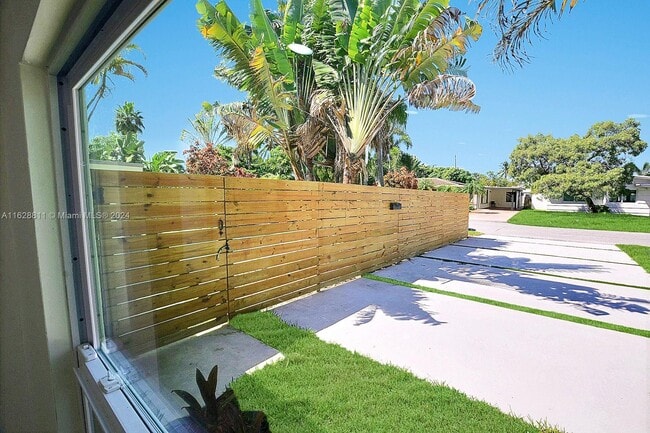 Building Photo - 1612 NE 16th Ave