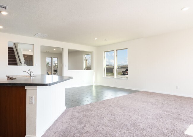 Building Photo - 6120 Whitewing Rd