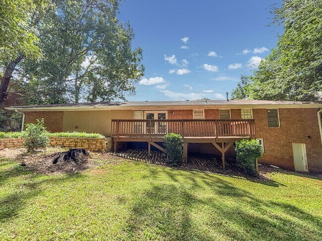 Building Photo - Renovated Brick Ranch w/Basement
