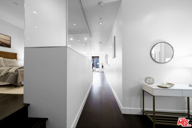 Building Photo - 1100 Wilshire Blvd