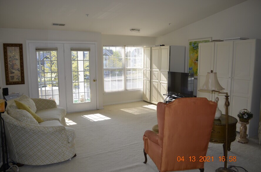 Living Room - 2161 Scotts Crossing Ct