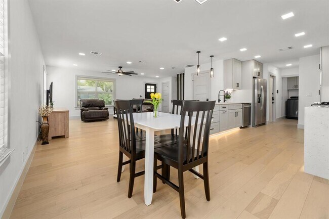 Building Photo - 500 Arbor Ln