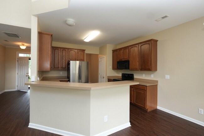 Building Photo - Charming 3-bedroom, 2-bath home