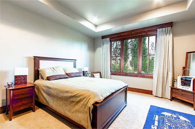 Building Photo - 5440 Cove Hollow Ln