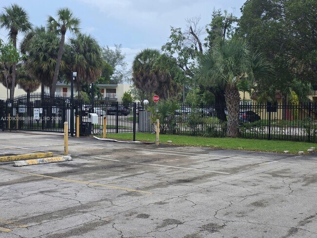 Building Photo - 16950 W Dixie Hwy