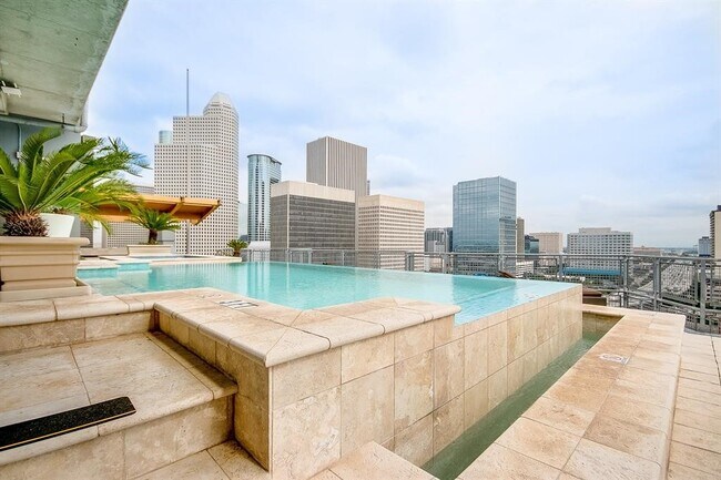 Building Photo - 2000 Bagby St