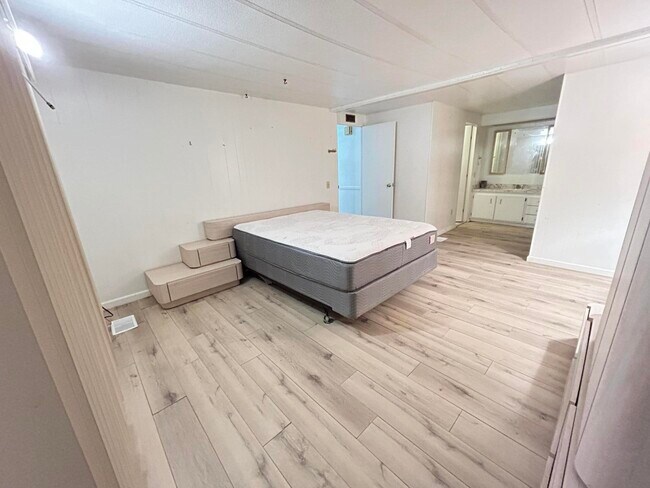 Building Photo - 8888 Kings Dr