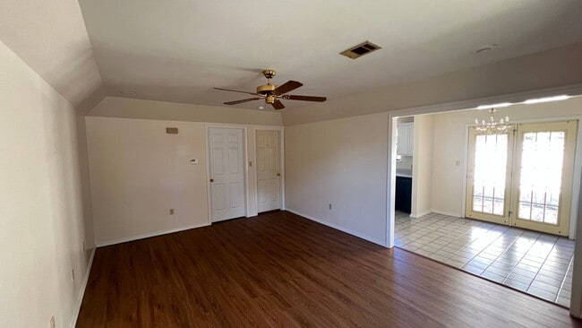 Building Photo - 803 E N St