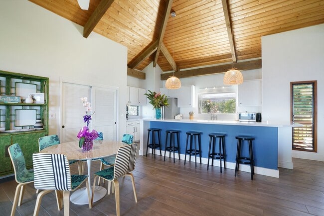 Building Photo - Hawaii Life Presents Mokuleia Beach House 3 bedrooms, 2 full bathrooms, Sleeps 8 - Beautifully bu...