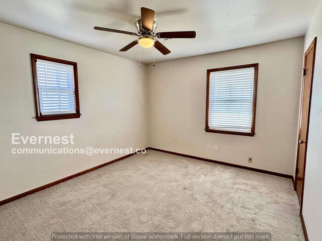 Building Photo - 3 Bed/2 Bath Home with Garage / Pet-Friendly / Available Now!