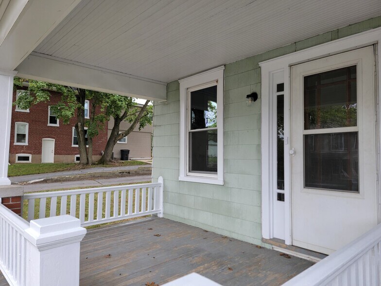 Building Photo - 97 N Reamstown Rd