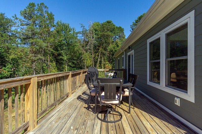 Building Photo - Candler Rental!