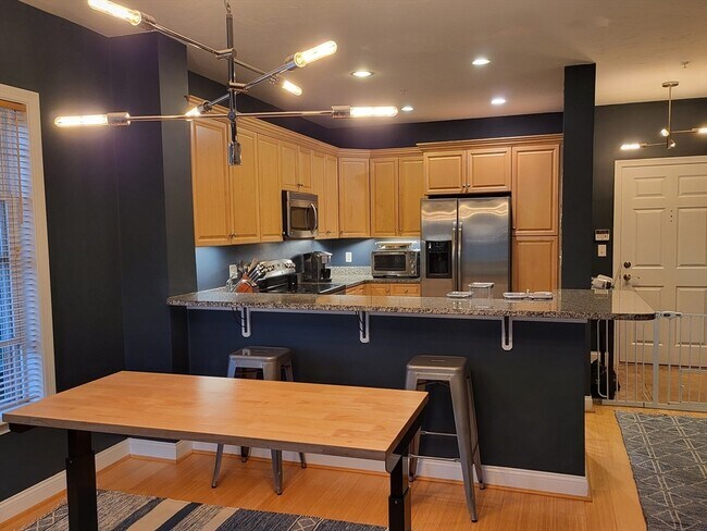 Building Photo - 295 Salem St