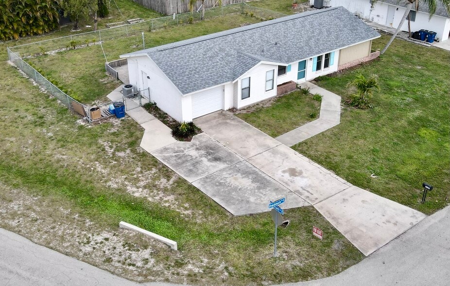 Building Photo - 9149 Shaddock Rd E