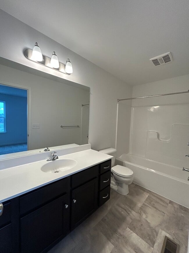 Building Photo - New End of row townhome 3 bed, 2.5 bath in Carlisle