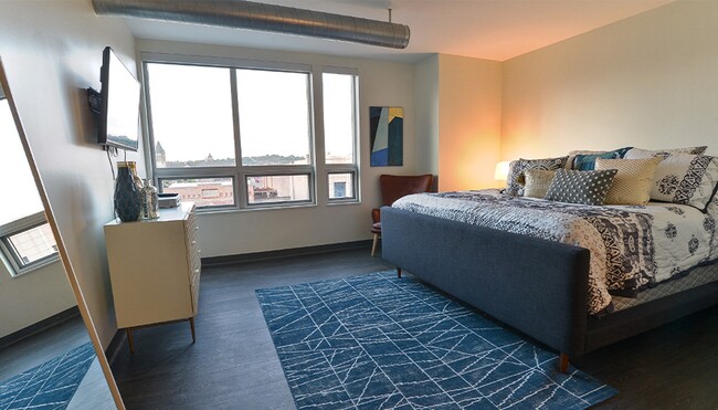 Penn 2 Bedroom Apartment - Walnut on Highland