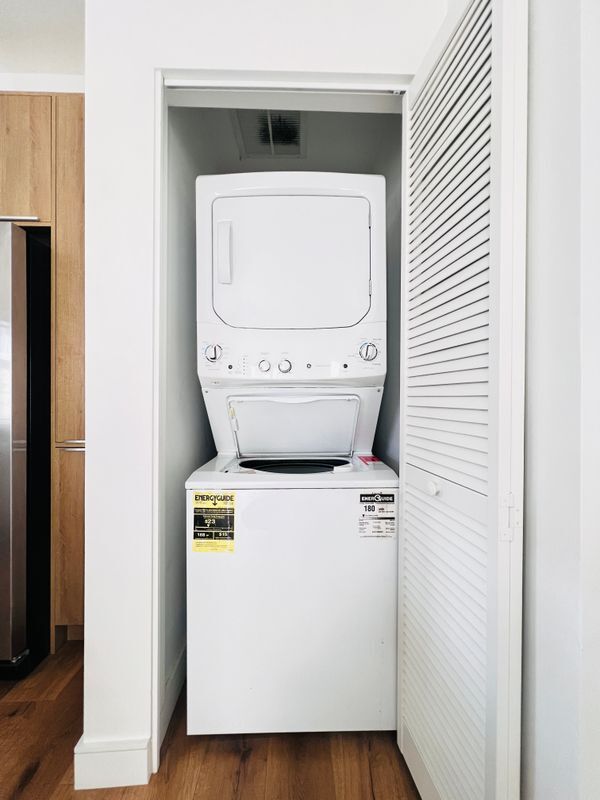 Building Photo - 1718 Miramar St