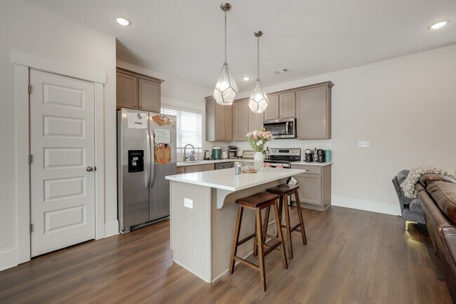 Building Photo - 372 Arch St