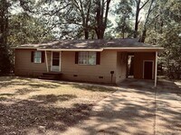 Building Photo - 3145 Woodview Dr