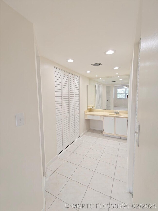 Building Photo - 1801 Eleuthera Point