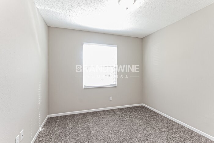 Building Photo - 944 Streamside Dr