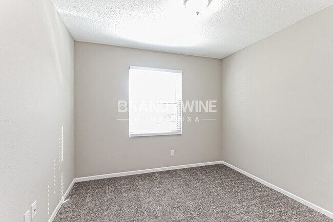 Building Photo - 944 Streamside Dr