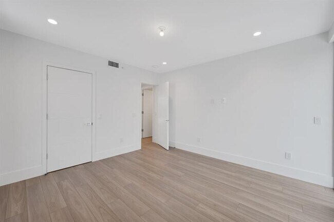 Building Photo - 204 Osceola Park Ln