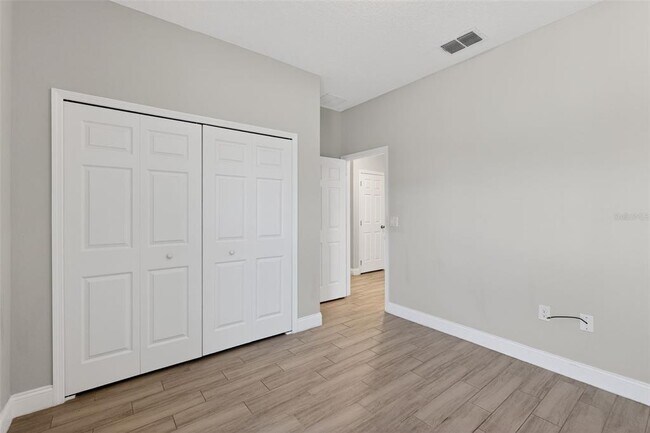 Building Photo - 717 Robin Ct