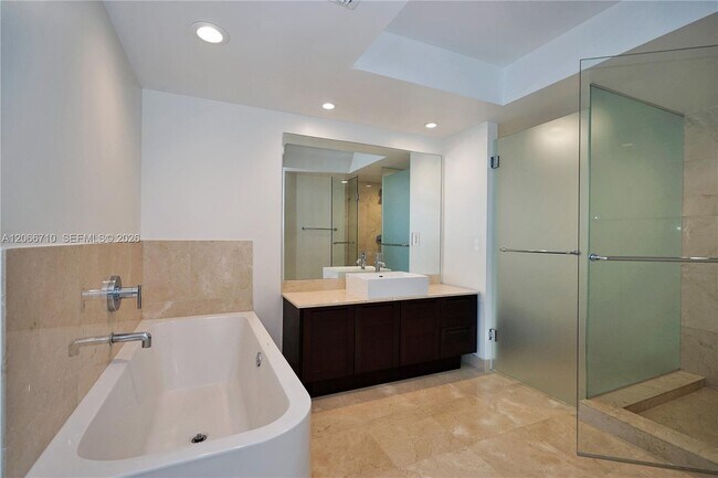 Building Photo - 250 Sunny Isles Blvd
