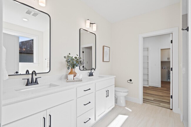 Building Photo - 5201 Buttercup Dr