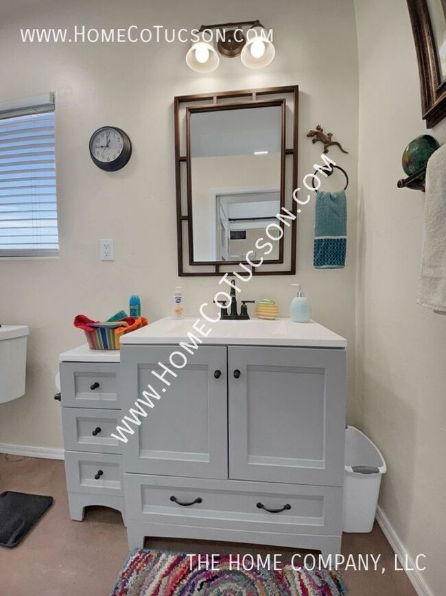 Building Photo - 5661 N Vista Karina Mia