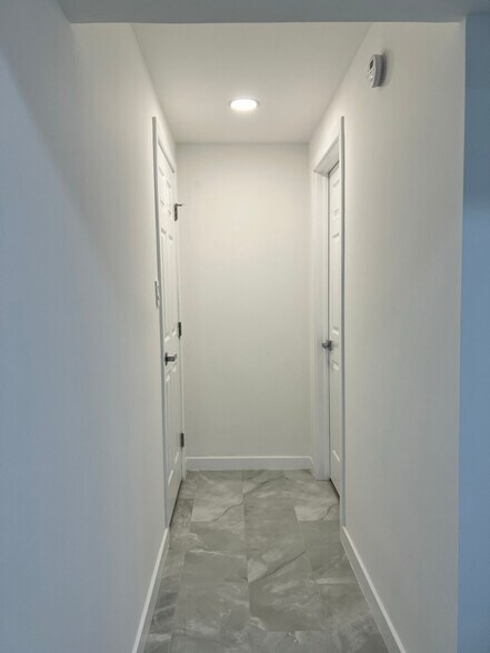 Building Photo - 706 S Greenthorn Ave