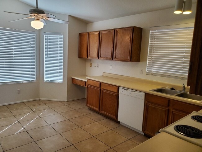 Building Photo - 510 W Sereno Dr