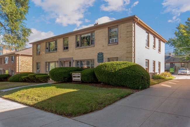 Building Photo - 608 N 90th St