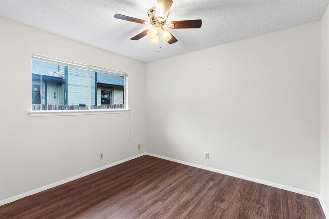 Building Photo - 9902 Brasher Dr