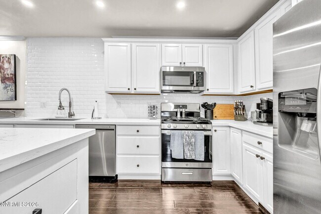Building Photo - 574 Reno Ave
