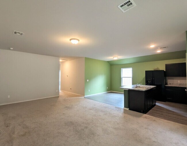 Building Photo - 3 Bed / 2 Bath Home in Noble Schools | Fenced Backyard + Storm Shelter