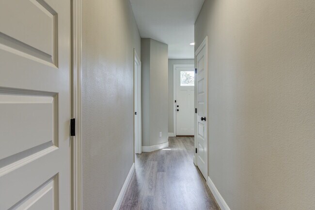 Building Photo - Luxury Pre-Lease close to Texas Tech!!