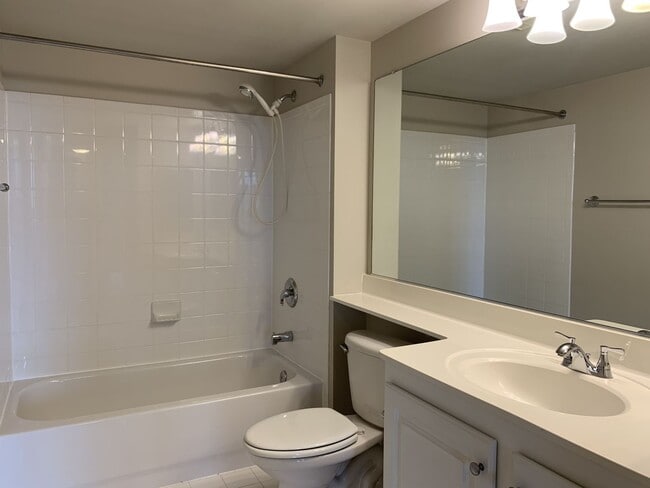 Building Photo - Luxury 2BD/2BA in The Gallery - Across from PIKE & ROSE + White Flint Metro