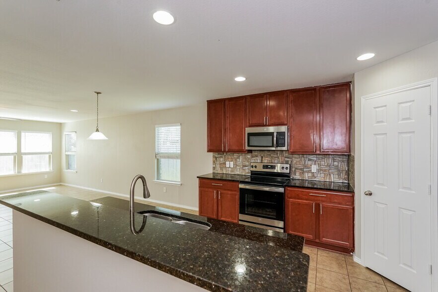 Building Photo - 5509 Northfield Dr
