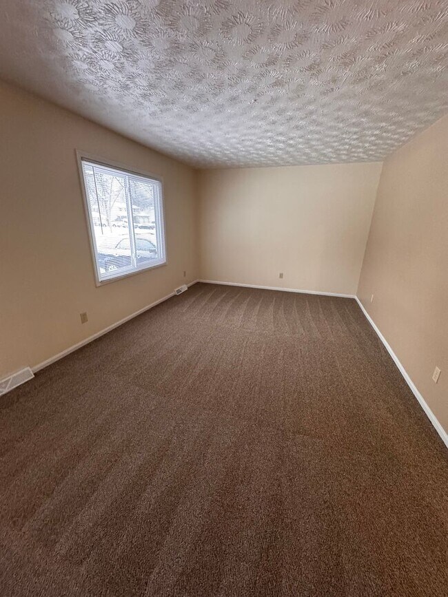Building Photo - 2239 Woodland Trce