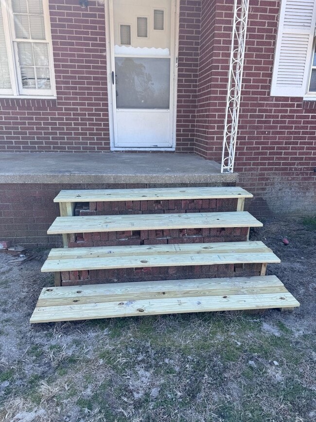 Building Photo - 118 Liberty Ln