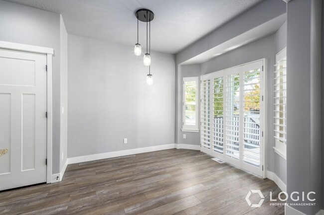 Building Photo - Beautiful Home in Midvale!