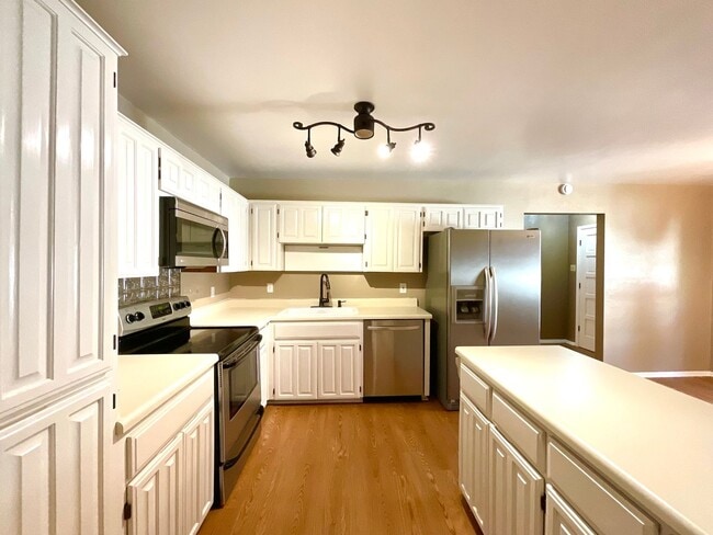 Building Photo - 7326 Putter Ln