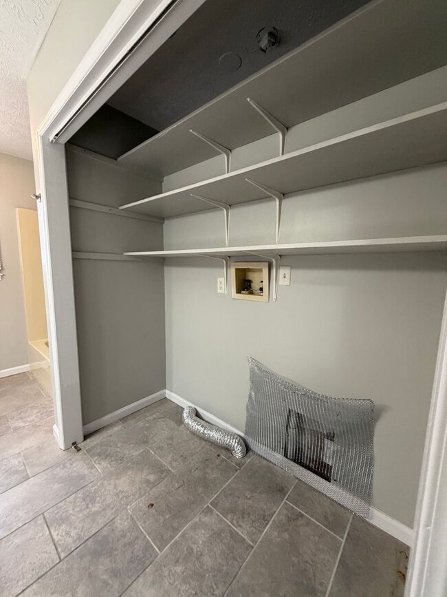 Building Photo - Location!!!!